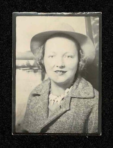 Photo booth pretty young - booth,